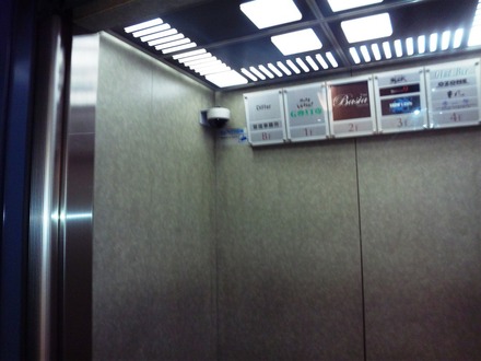 エレベーターの中.jpg